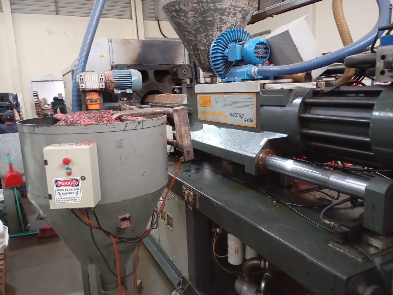 Injetora Sandretto 820